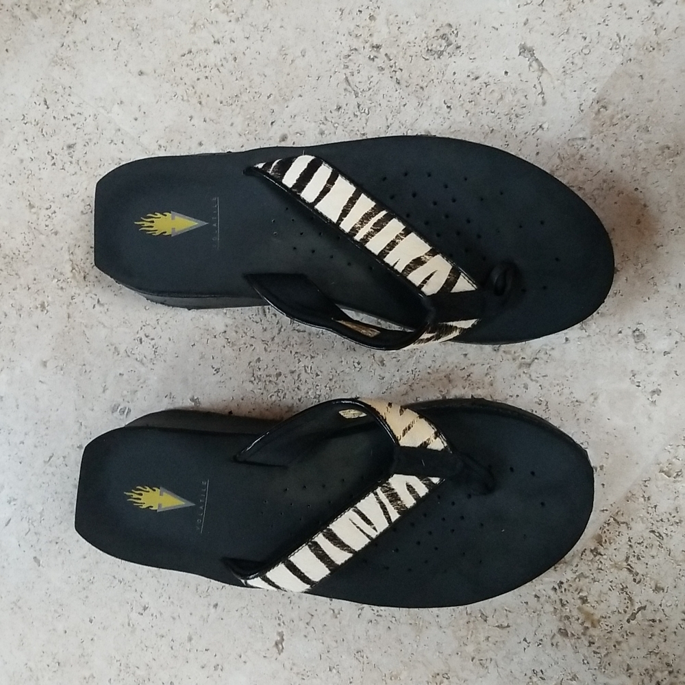 Volatile Zebr Wedge Sandal flip flop Sz 9